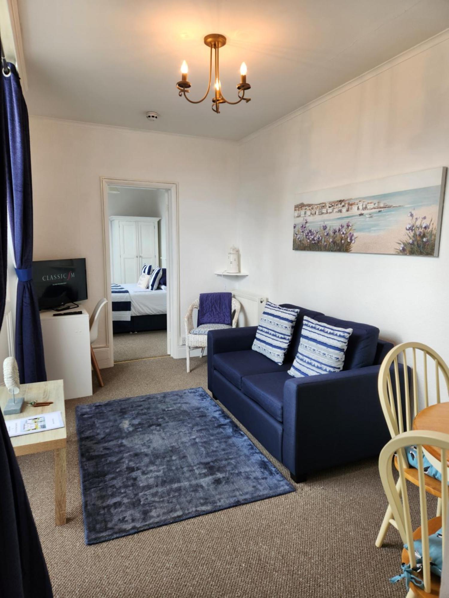 Rose Court Apartment *